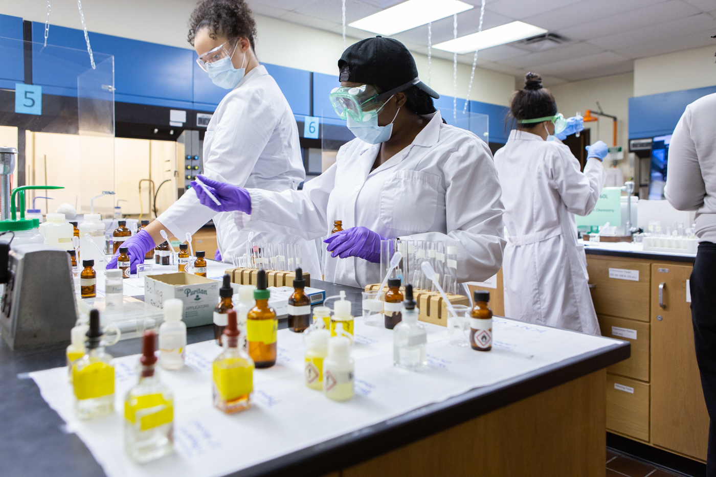 Barry University Department of Chemistry and Physics Signs Green Chemistry Commitment with Beyond Benign